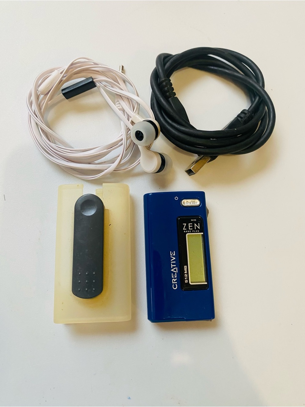 Creative Zen Nano + Plus FM Radio Voice Recorder 512 MB MP3 WMA Audio Player